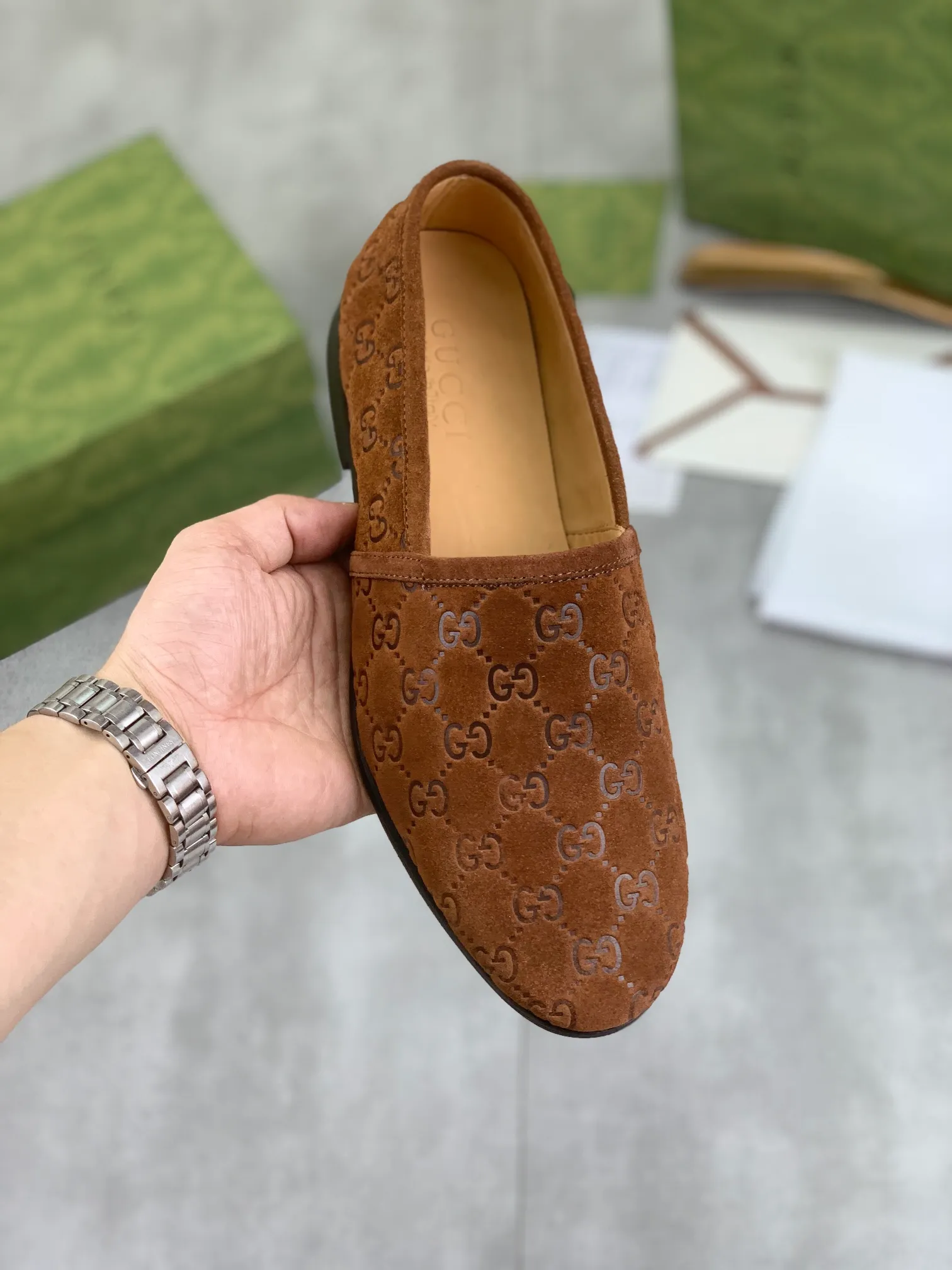 Men's Men's Shoes 💰P500💰【New Style】Water-dyed Niuli Gucci's most popular selection of lazy slip-on leather shoes (Gucci) official website latest Gucci lazy leather shoes, hot style 💥 simple and elegant style, exclusive for trendy men. Unique official website latest brand original double G embossing Elements 👑 Original Gucci decoration, fashionable and elegant, fabric original calfskin ✅ fully imported first-layer cowhide lining, official website designated wear-resistant, rubber business outsole, classic model taken at the counter in real life 🎬38-44 Various colors available